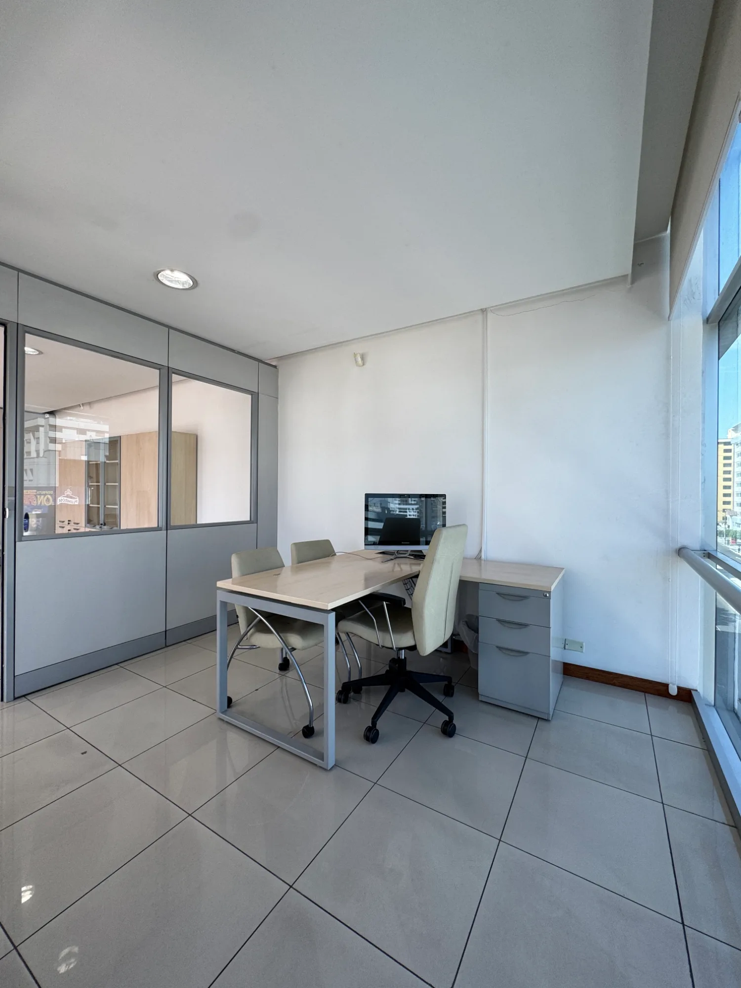 Oficina de Venta en la 6 de Diciembre y Whymper — foto 5