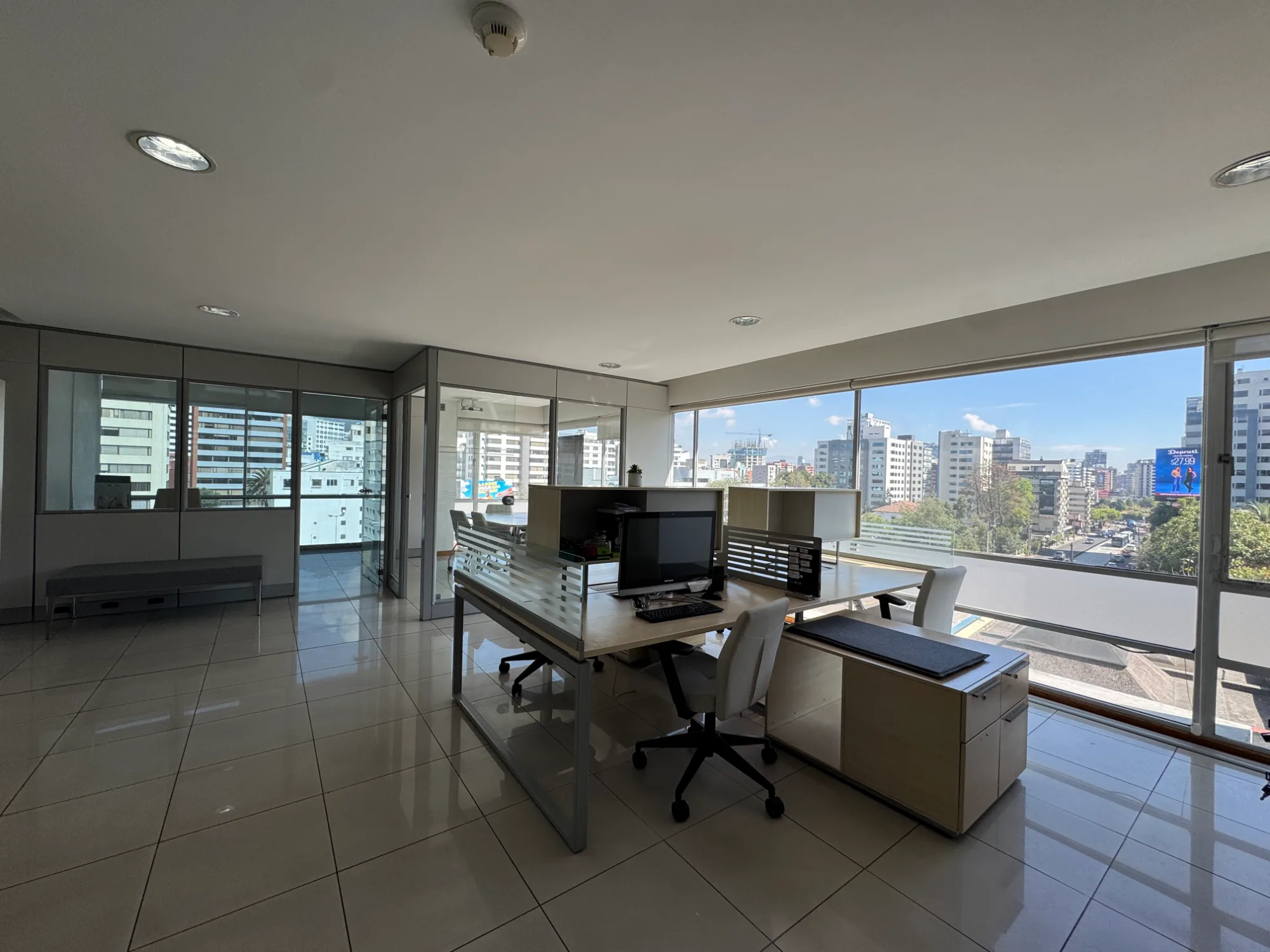 Oficina de Venta en la 6 de Diciembre y Whymper — foto 4