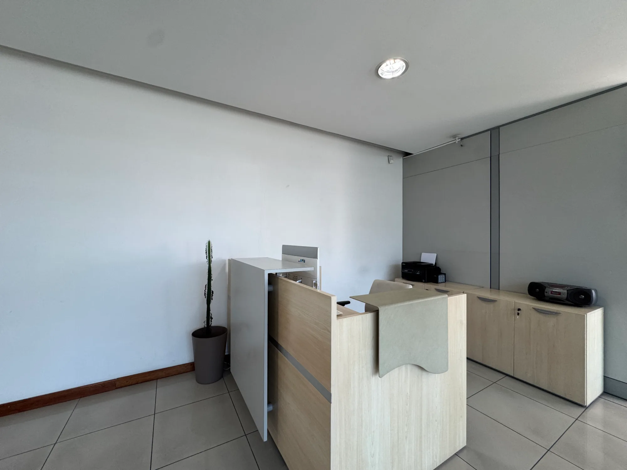 Oficina de Venta en la 6 de Diciembre y Whymper — foto 2